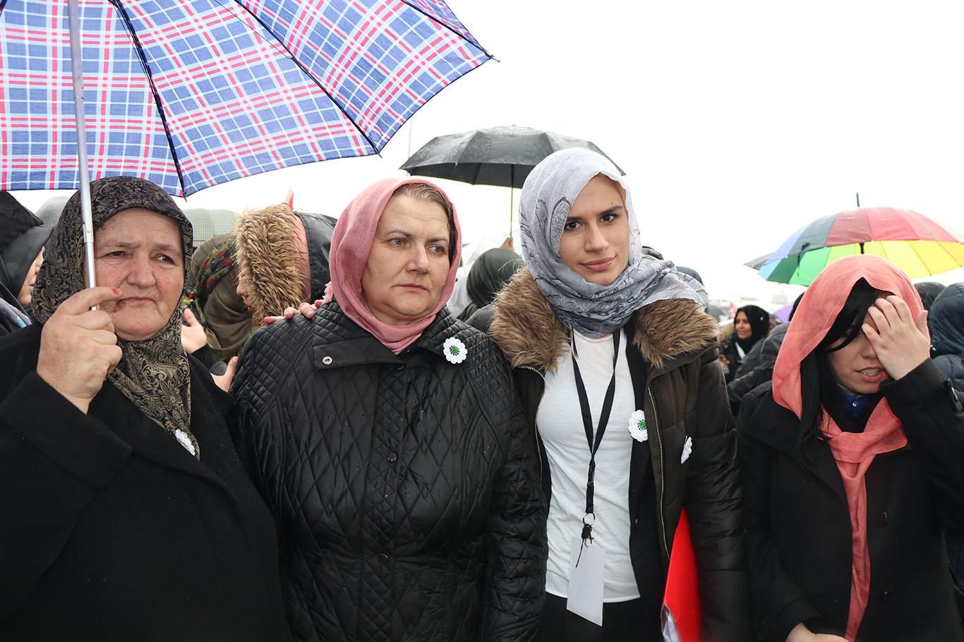 Srebrenitsa anneleri de Vicdan Konvoyu'nda